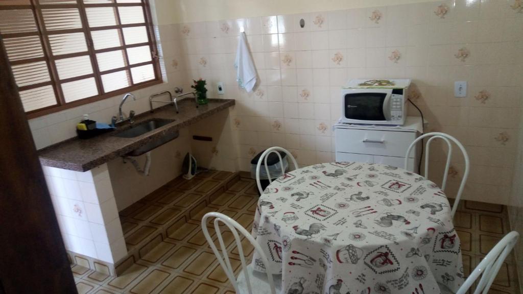  Av. Brasil -Quarto Inteiro - Individual