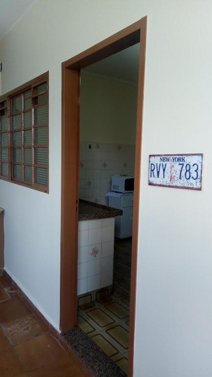  Av. Brasil -Quarto Inteiro - Individual