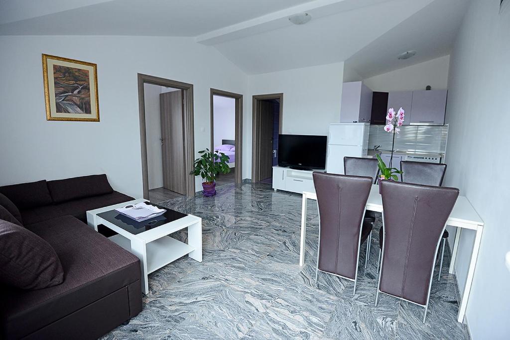 A television and/or entertainment centre at Apartment Mario