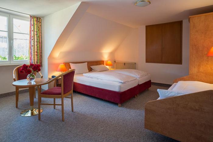 Postel nebo postele na pokoji v ubytování Hotel Möve garni