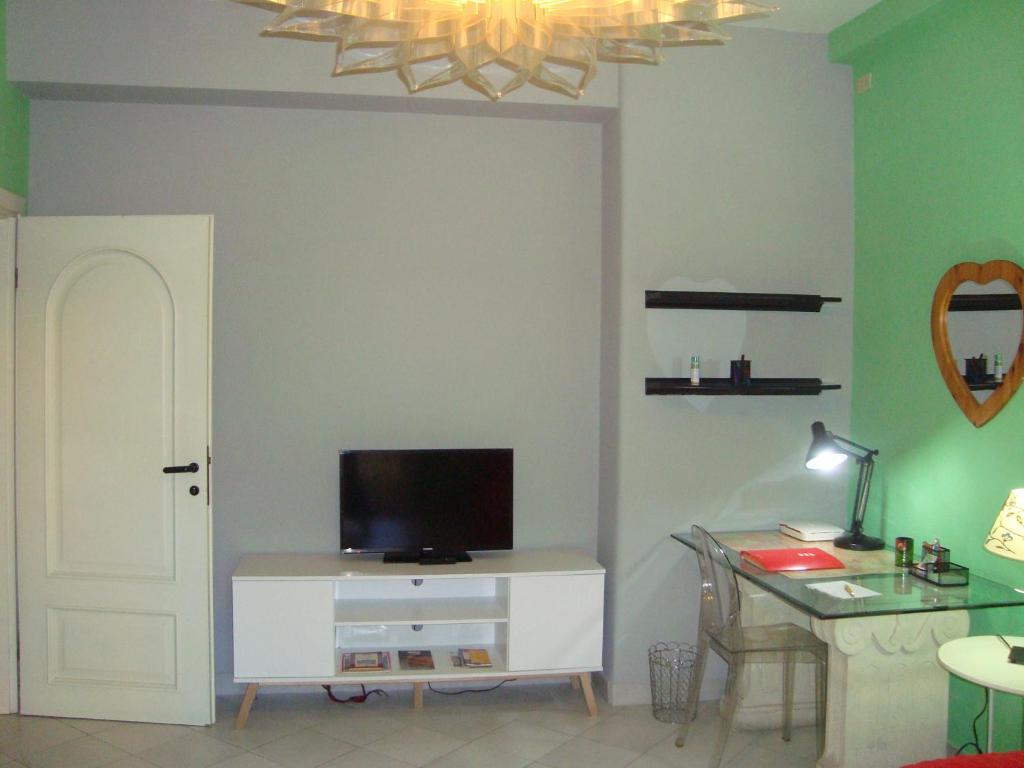 A television and/or entertainment centre at La Casa Dei Gerani