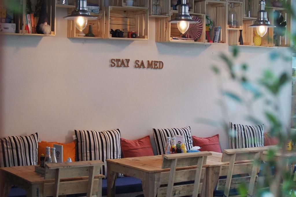 Posezení v ubytování Stay Samed Hostel