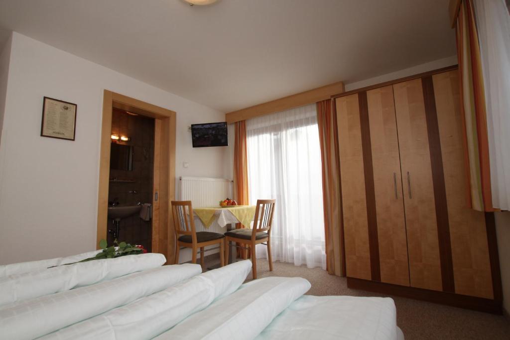 Postel nebo postele na pokoji v ubytování Haus Rosi