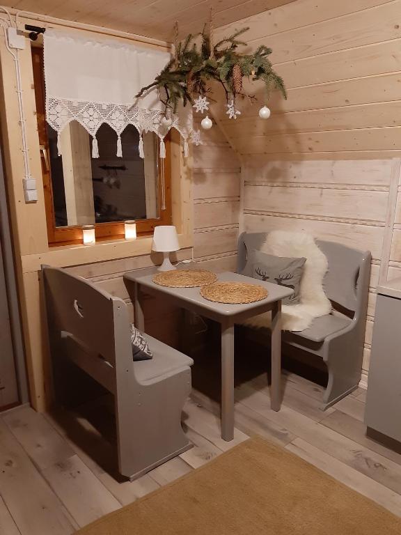 Istumisnurk majutusasutuses Domki z jacuzzi Pasja I