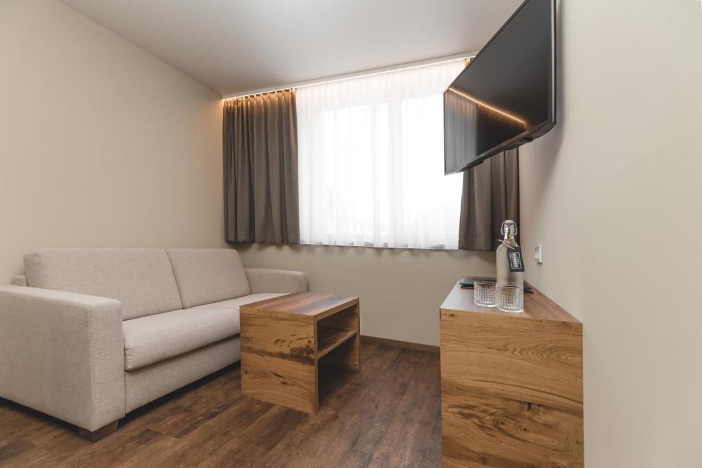 Televízia a/alebo spoločenská miestnosť v ubytovaní Residenz Gramaser GmbH