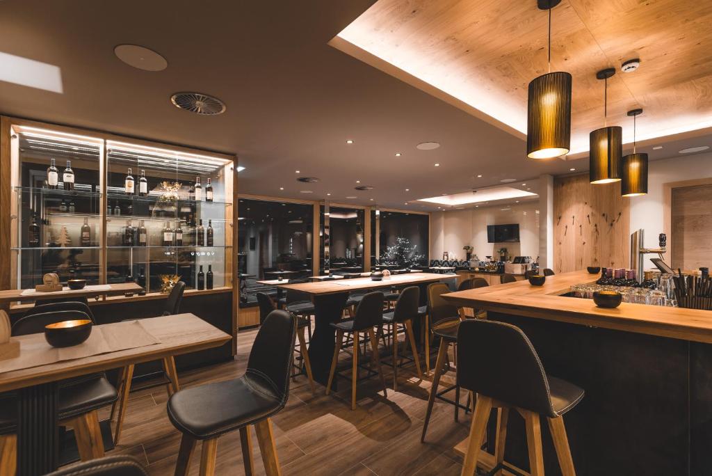 Reštaurácia alebo iné gastronomické zariadenie v ubytovaní Residenz Gramaser GmbH