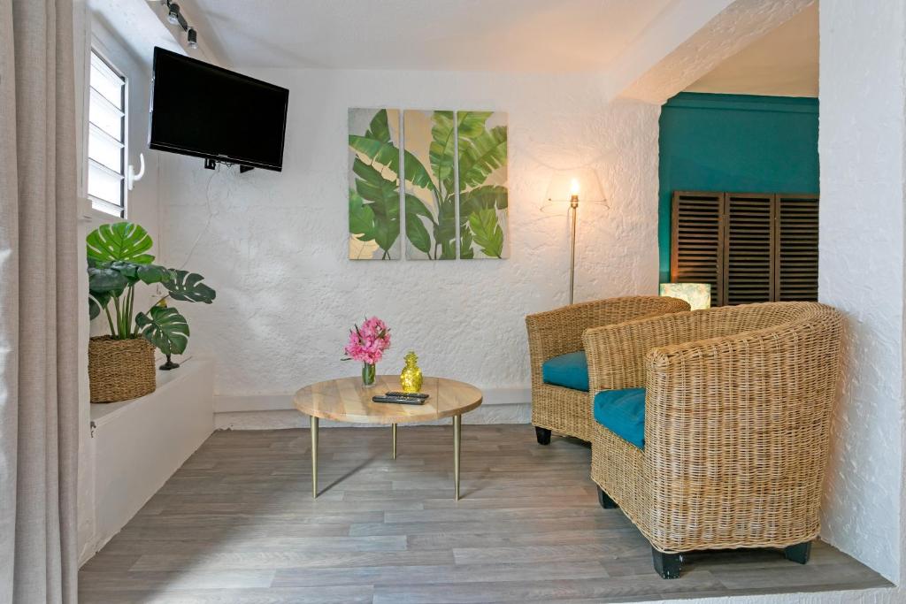 Koho SXM - ex Hevea Hotelにあるテレビまたはエンターテインメントセンター