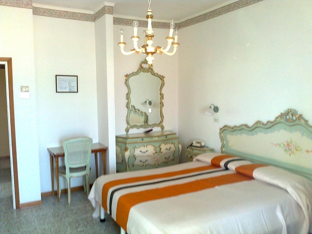 Posteľ alebo postele v izbe v ubytovaní Hotel Continental
