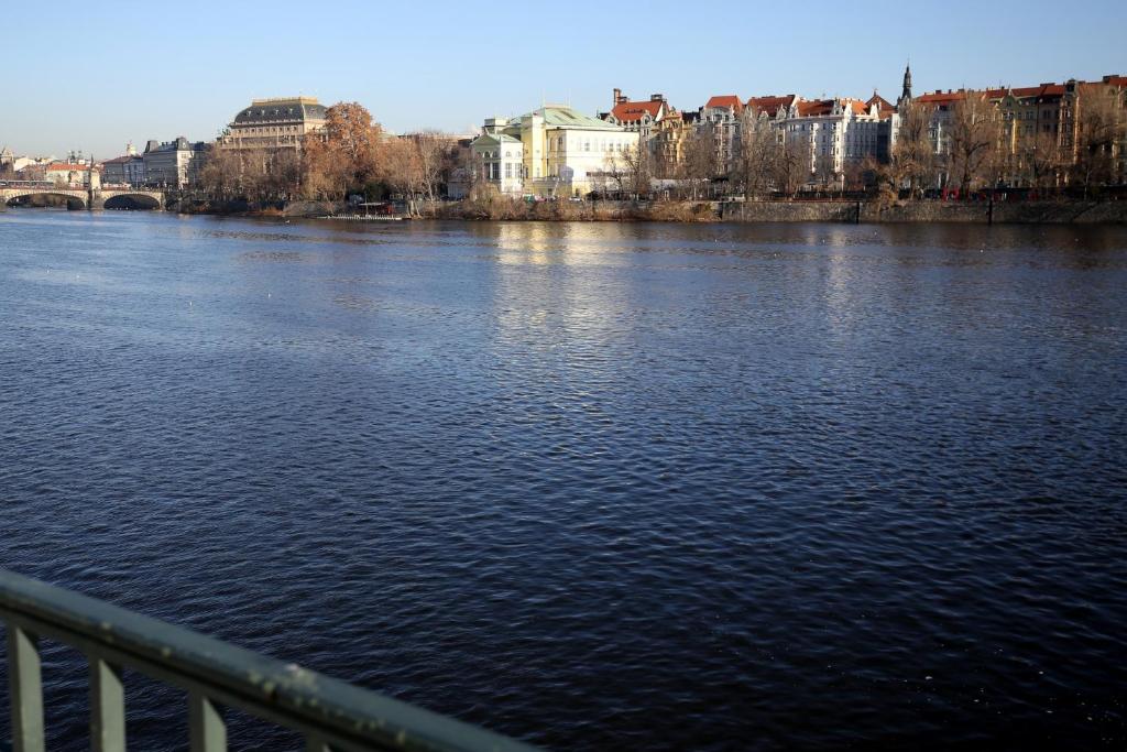 Výhled na řeku, která protéká v blízkosti apartmánu