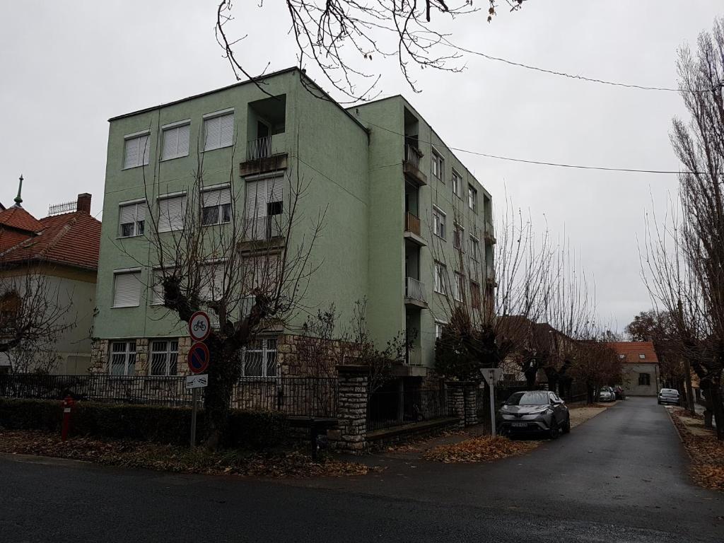 Budova, v ktorej sa apartmán nachádza