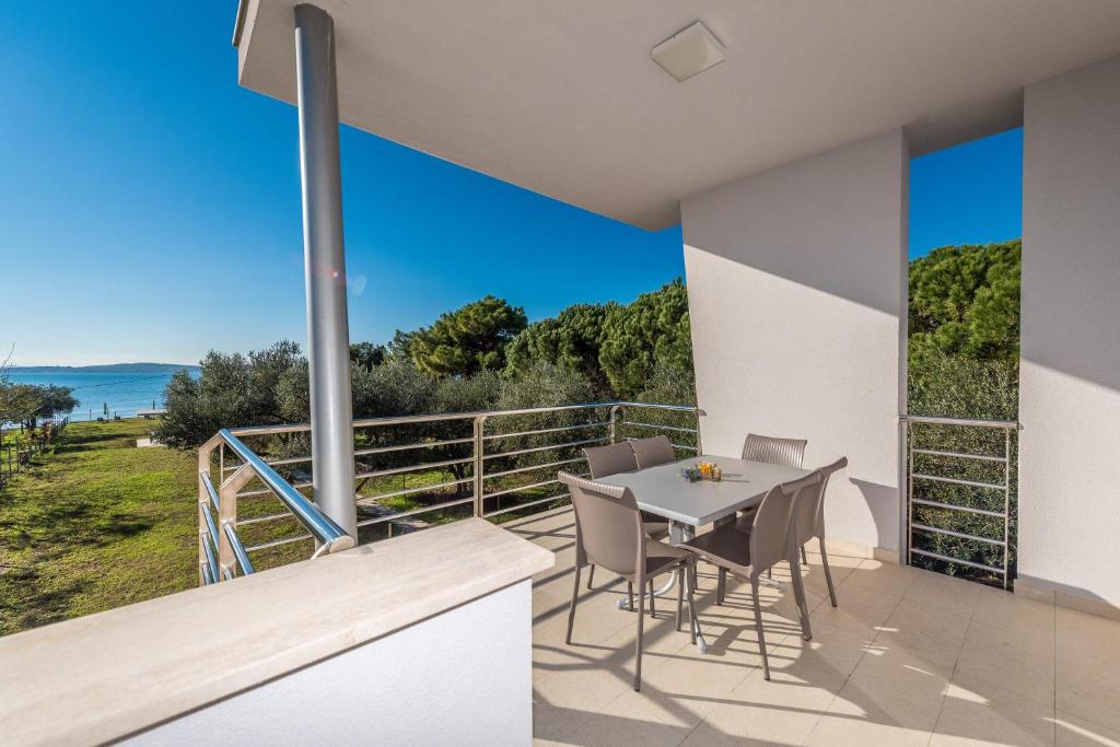 Balkon lub taras w obiekcie Villa Amfora - First row by the sea