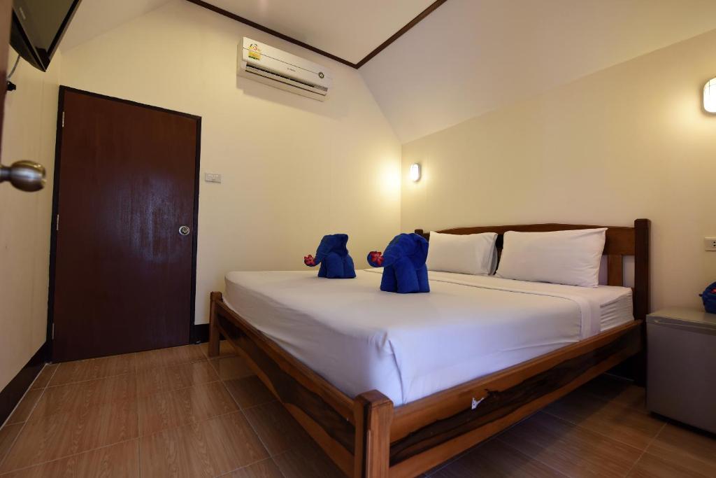 Llit o llits en una habitació de Phi Phi Twin Palms Bungalow