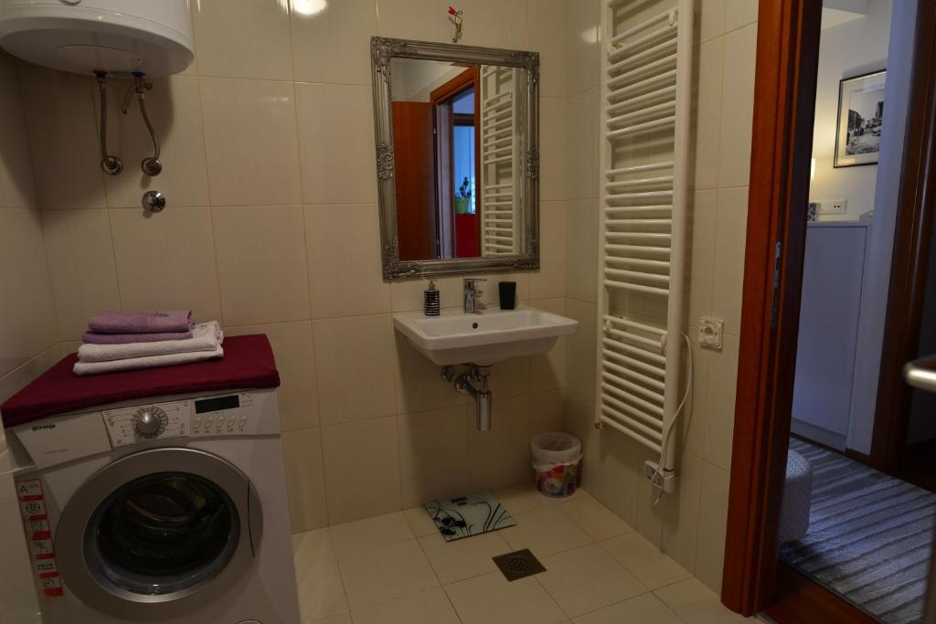 Rita Exclusive Apartments with Parking - 11