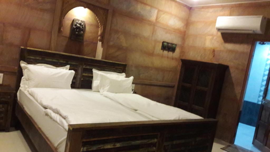 Dev Kothi - Boutique Heritage Stay - Room King Superior Con Fort View