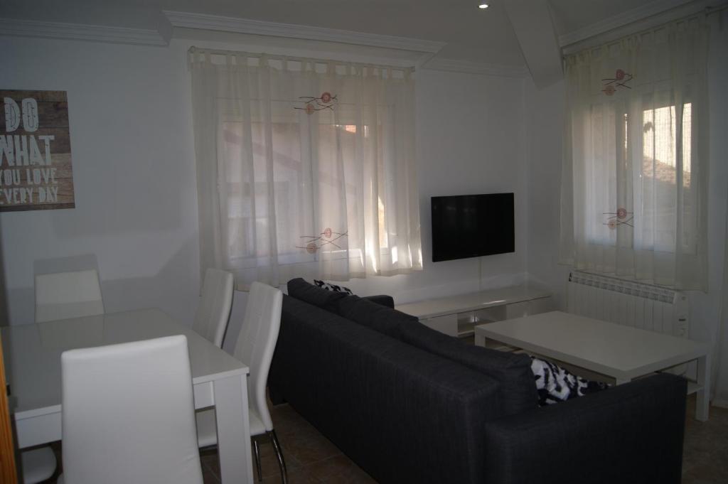 Televízia a/alebo spoločenská miestnosť v ubytovaní Casa Fuente Arriba