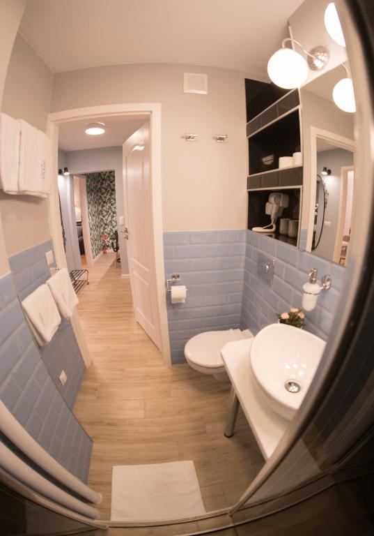 Kúpeľňa v ubytovaní Apartament Hotel Grzybowska 9