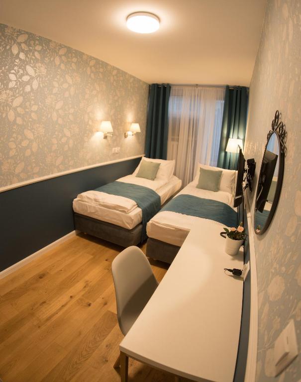 Televízia a/alebo spoločenská miestnosť v ubytovaní Apartament Hotel Grzybowska 9