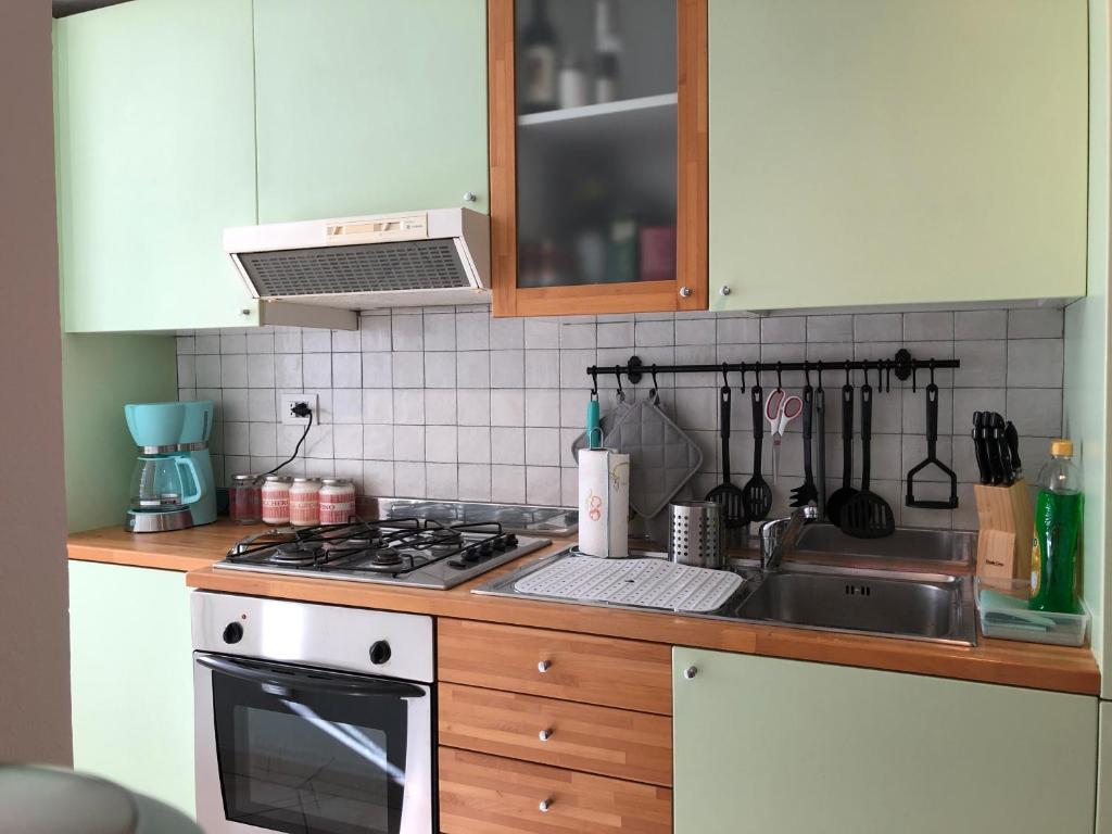 Кухня або міні-кухня у Peppermint House - Carozzi Apartments