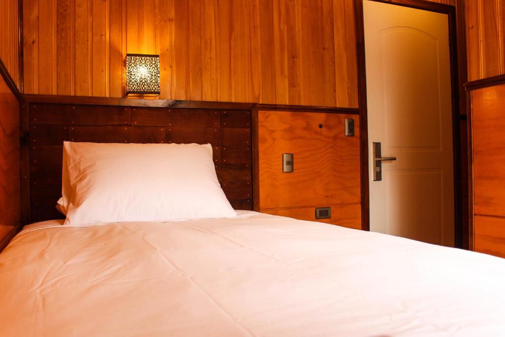 Hotel Aliwen - Single Room With Balcony