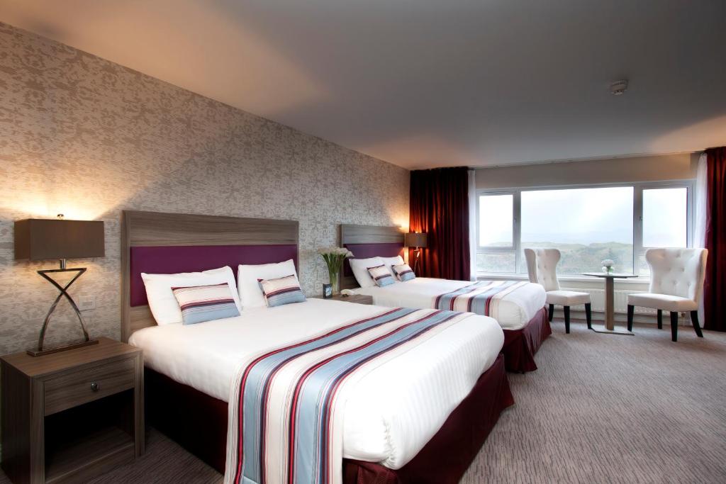 Postel nebo postele na pokoji v ubytování Shandon Hotel & Spa