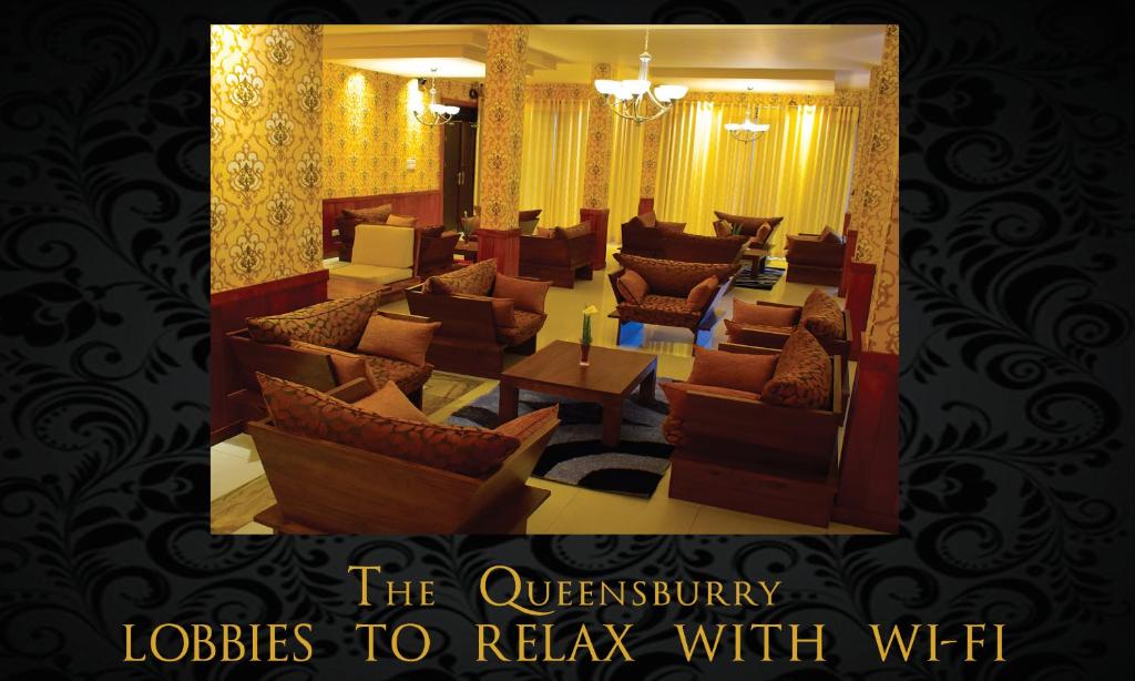Posezení v ubytování The Queensburry City Hotel