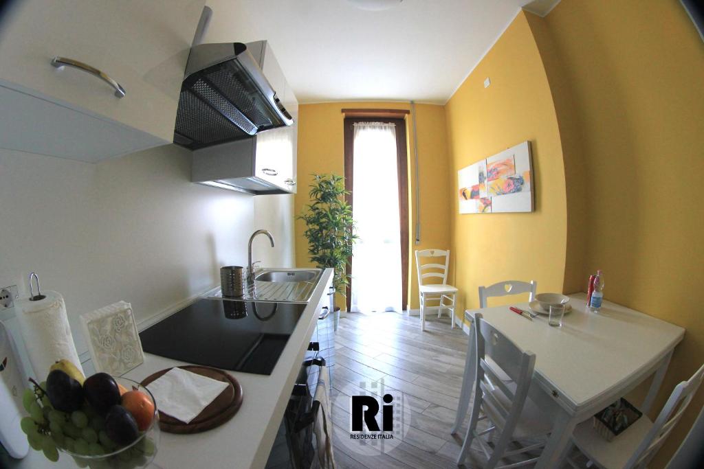 Kuchnia lub aneks kuchenny w obiekcie Residenze Italia