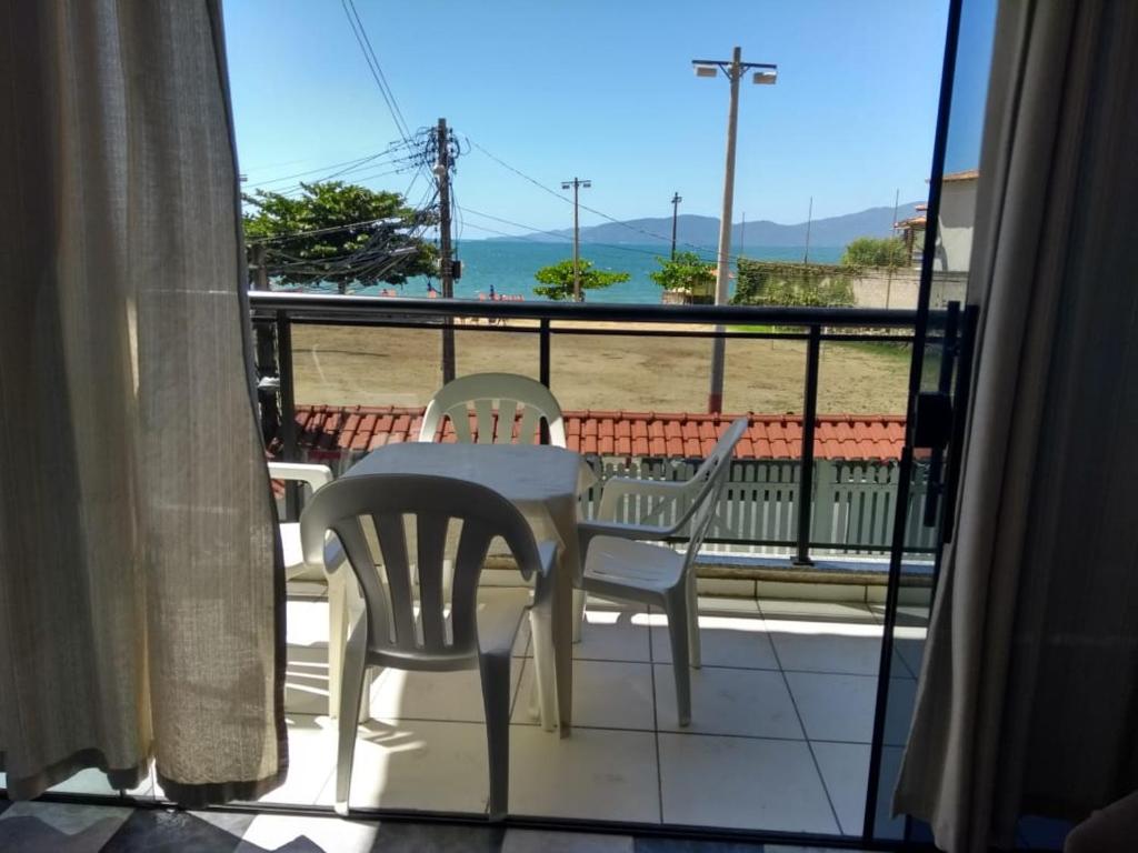  Excelente apto 2 quartos de frente para o mar em Garatucaia