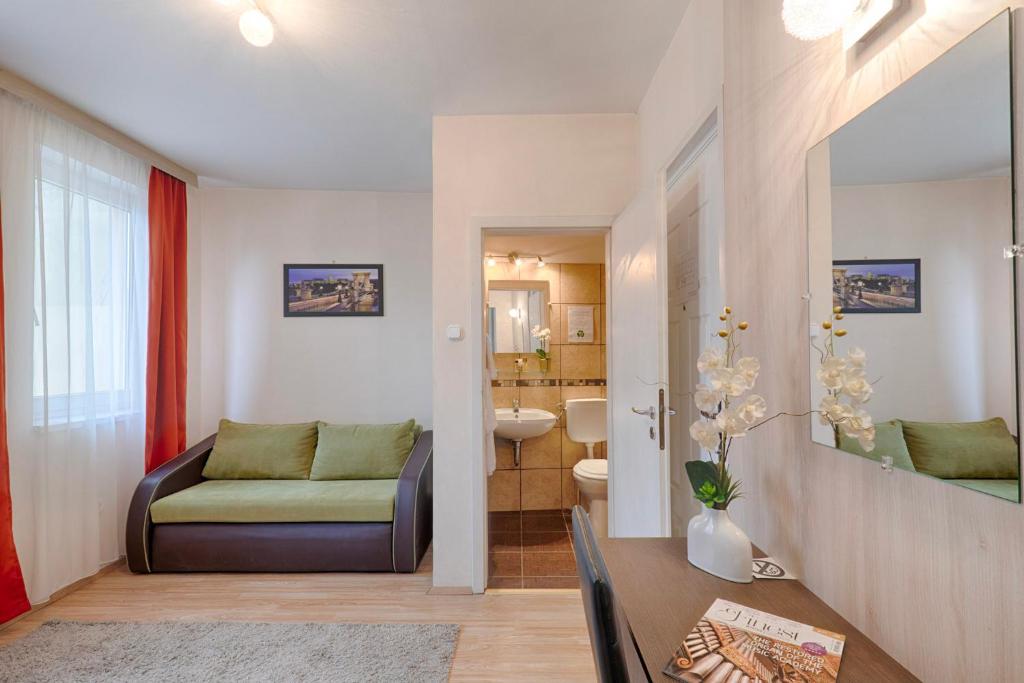Posezení v ubytování Triple M Hotel