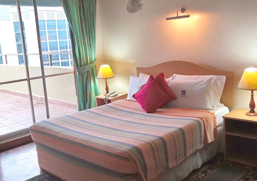 Postel nebo postele na pokoji v ubytování Chester Hotel and Suites Nairobi, City Centre CBD