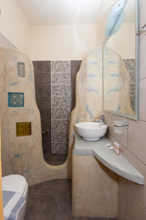 Alexandra's Rooms - 6