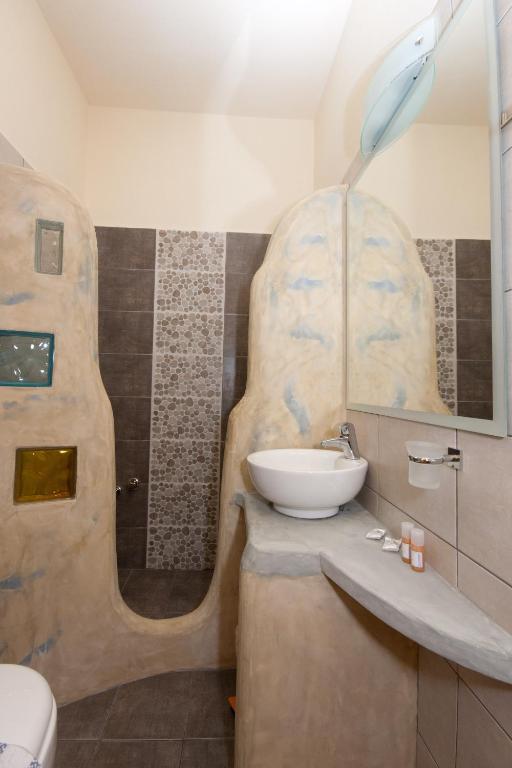 Alexandra's Rooms - 15