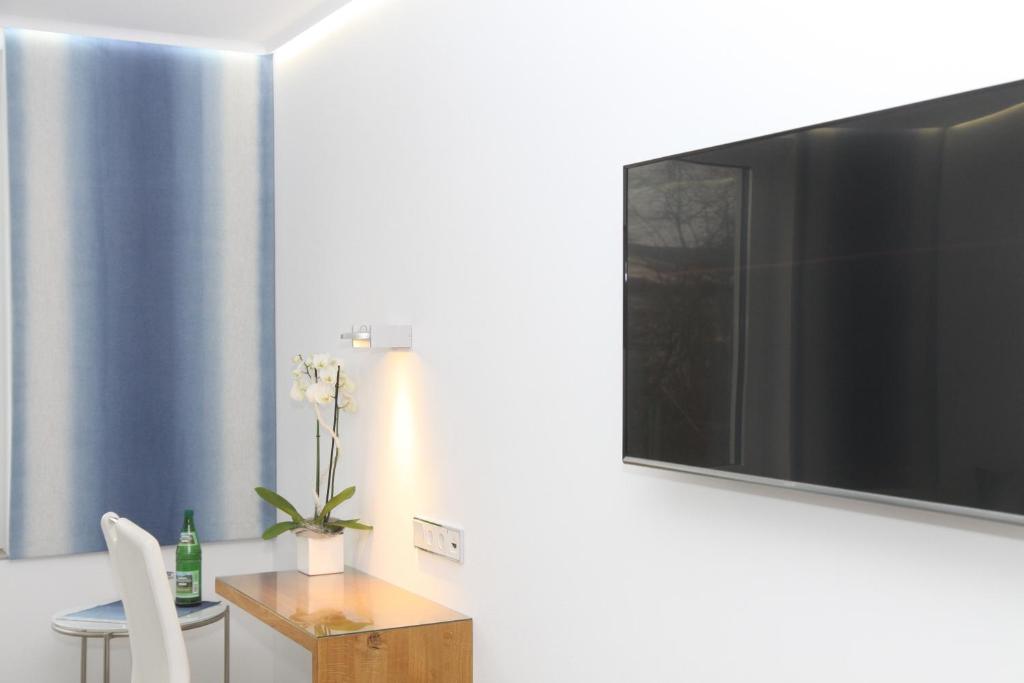 TV a/nebo společenská místnost v ubytování Natürlich FAMOS Schlafen