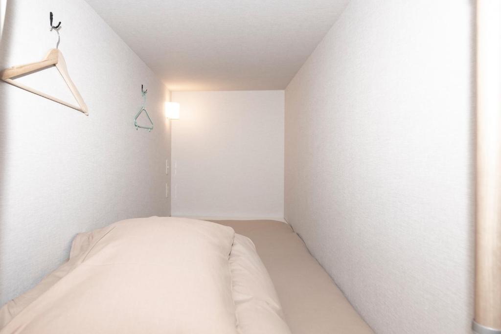 Postel nebo postele na pokoji v ubytování bnb+ Secret Base Mejiro
