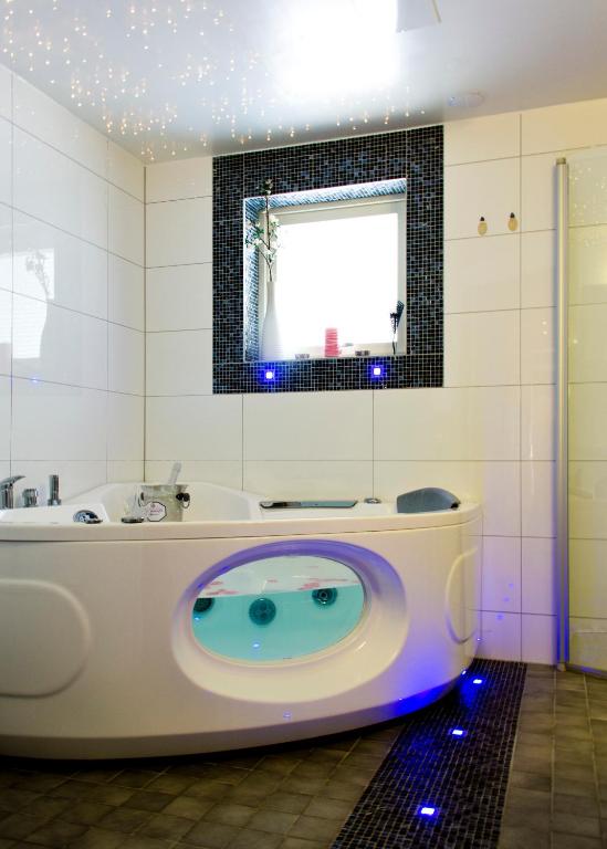 Treetop Spa Hangout & Hotel - Habitación Doble Con Bañera De Hidromasaje