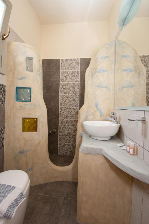 Alexandra's Rooms - 18