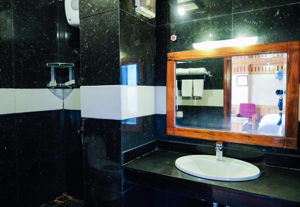 Trieu Ky Voong Hotel Lang Son - Deluxe Zimmer Mit Kingsize-Bett