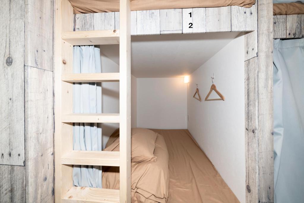 Postel nebo postele na pokoji v ubytování bnb+ Kanda Terrace Ogawamachi