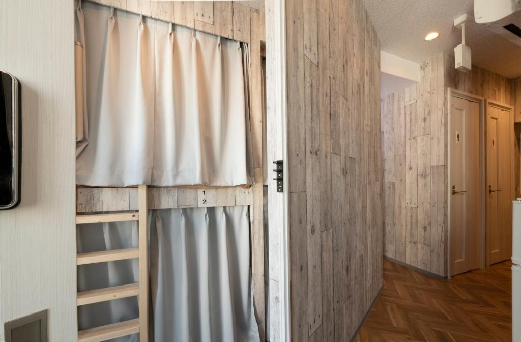 TV a/nebo společenská místnost v ubytování bnb+ Kanda Terrace Ogawamachi