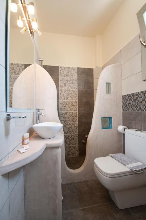 Alexandra's Rooms - 12