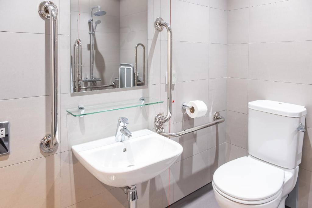 Elite Athlete Centre and Hotel - King Room - Disability Access