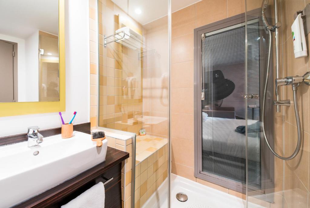 Ibis Styles Nice Centre Port - Resim 7