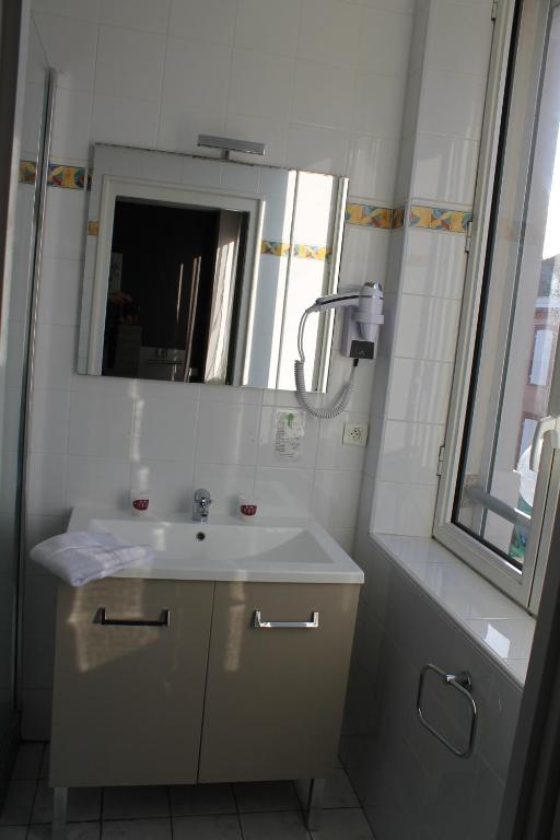 Hôtel du Centre - Twin Room