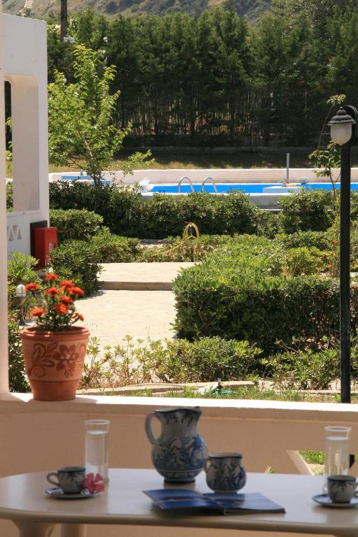 Bazén v ubytování Hotel Melikari nebo v jeho okolí