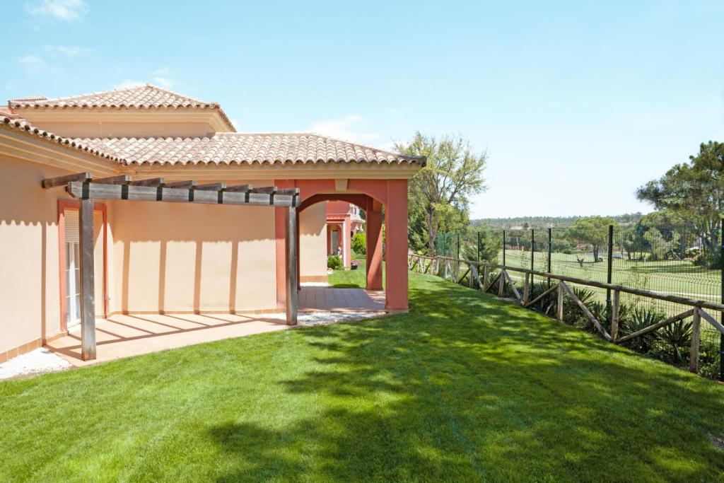 a gazebo in a yard with a green lawn at Ama Islantilla Resort in Islantilla