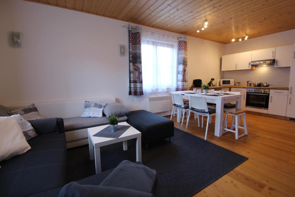 A kitchen or kitchenette at GRIASS EICH Ski-to-door Apartment by Isa Badkleinkirchheim