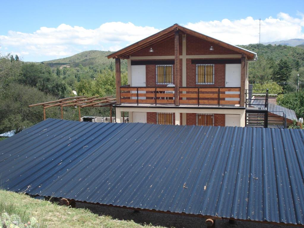 Nespecifikovaný výhled na hory nebo výhled na hory při pohledu z prázdninového domu