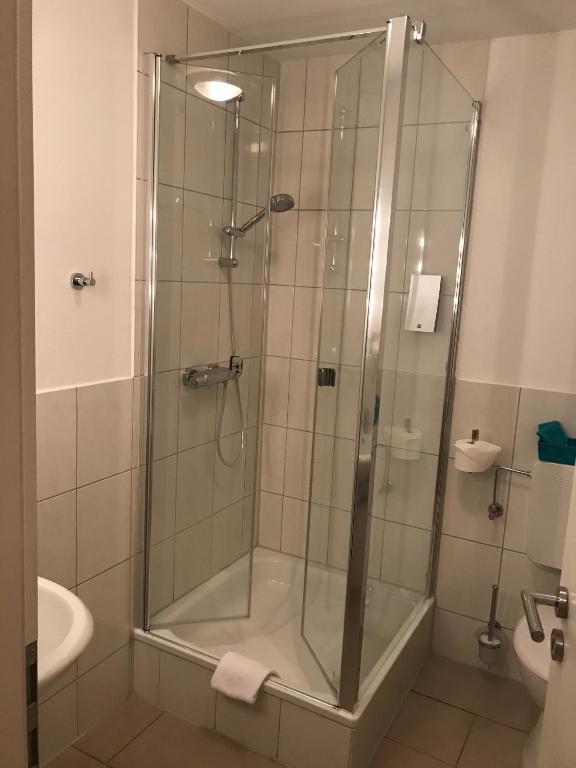 Koupelna v ubytování tauwerk Hotel