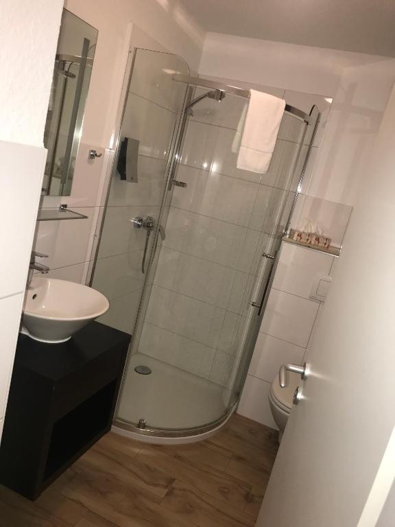 Koupelna v ubytování tauwerk Hotel