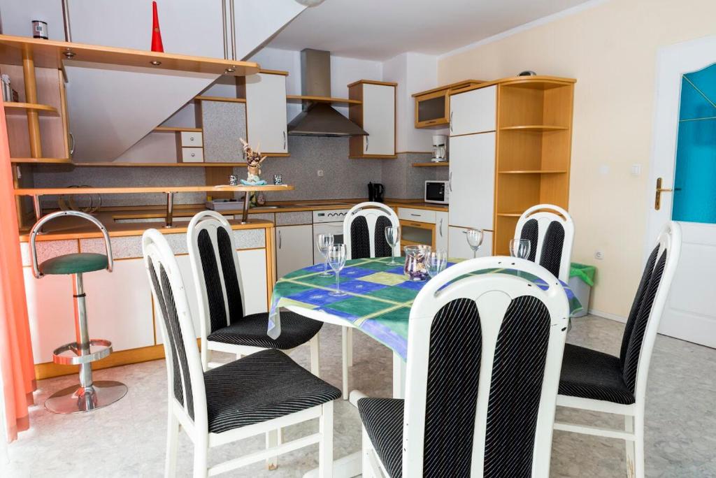 Kuchyň nebo kuchyňský kout v ubytování Vila Šiftar