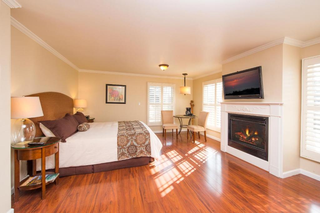 Sunset Inn Pacific Grove photo